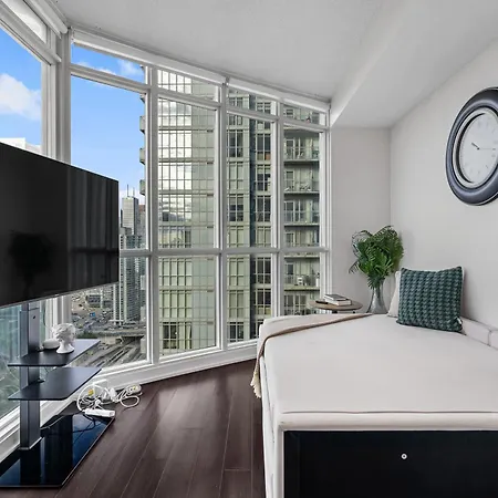 Modern Apartment Downtown Toronto